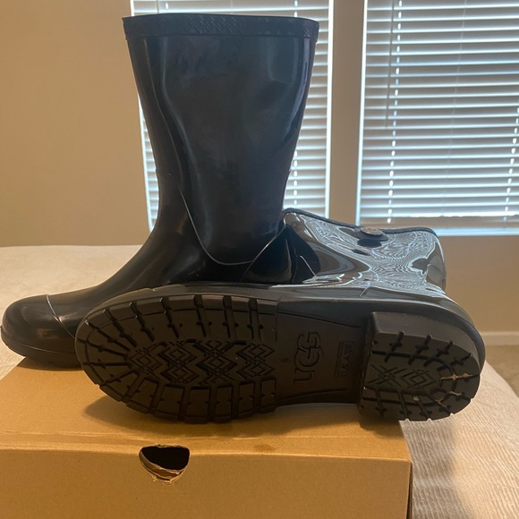 Black Ugg Rain Boots - Picture 4 of 4